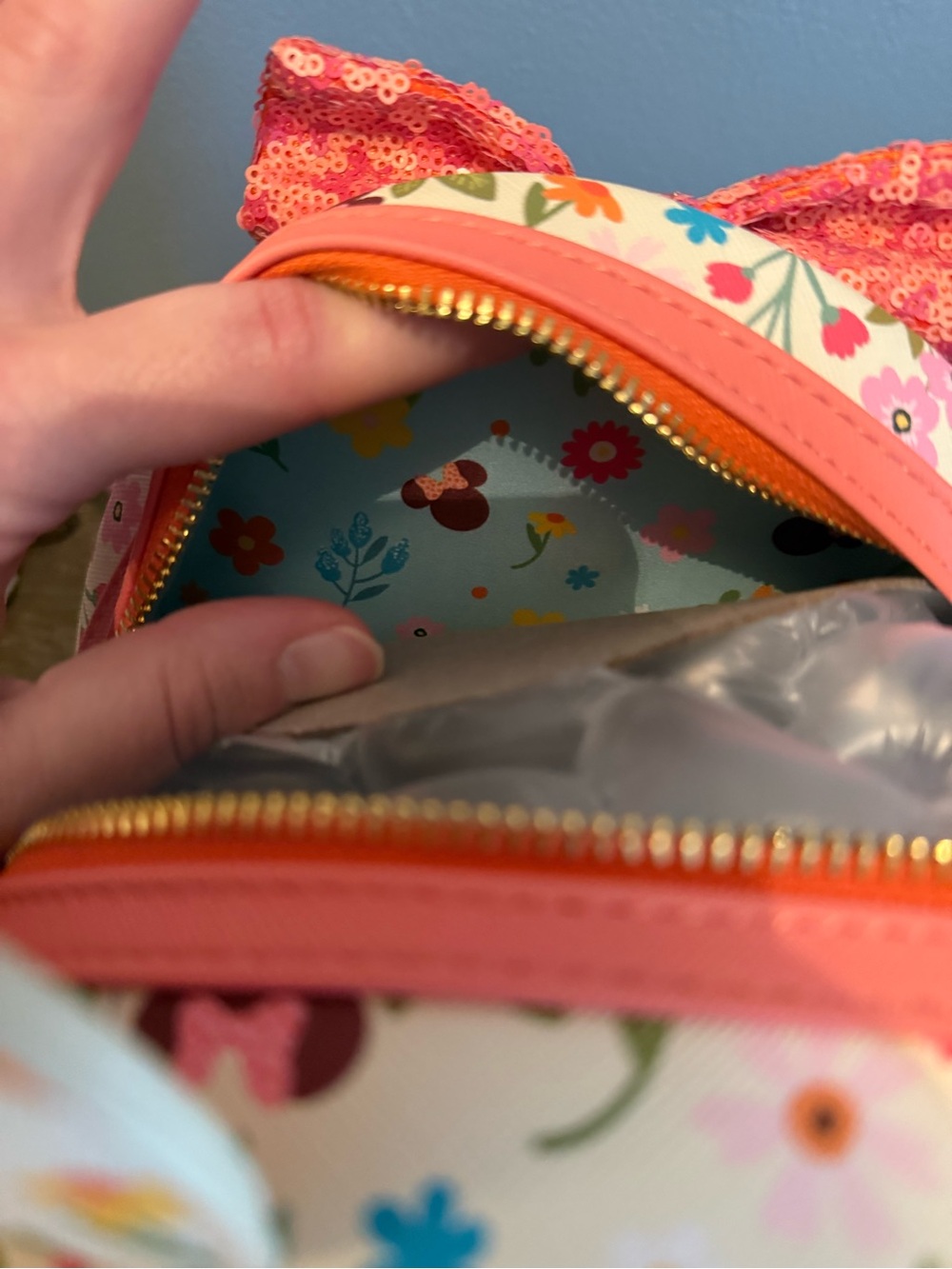 Loungefly Floral Minnie Ear Backpack - Pink Sequin Bow - Picture 9 of 9